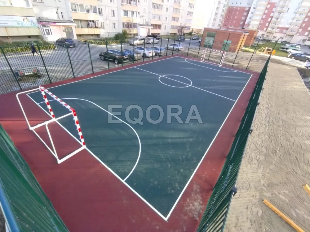 Устойчиво ли резиновое покрытие из крошки к химическим веществам в Когалыме?